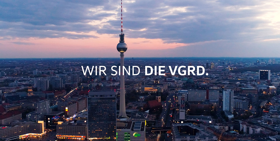 Cityskyline bei Nacht. Slogan: Wir sind die VGRD.